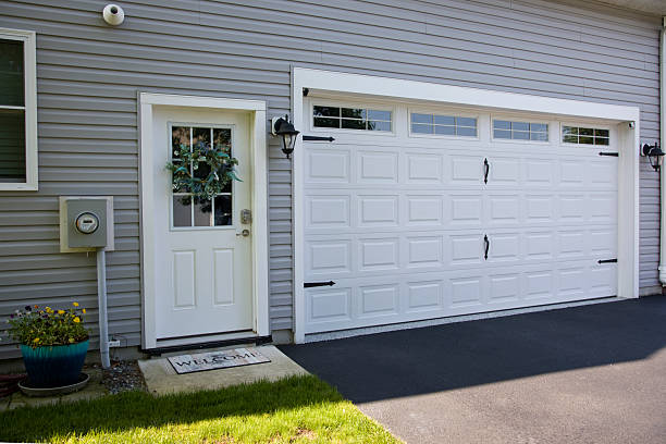 24/7 Emergency Garage Door Panel Replacement experts in Fort Pierre, SD